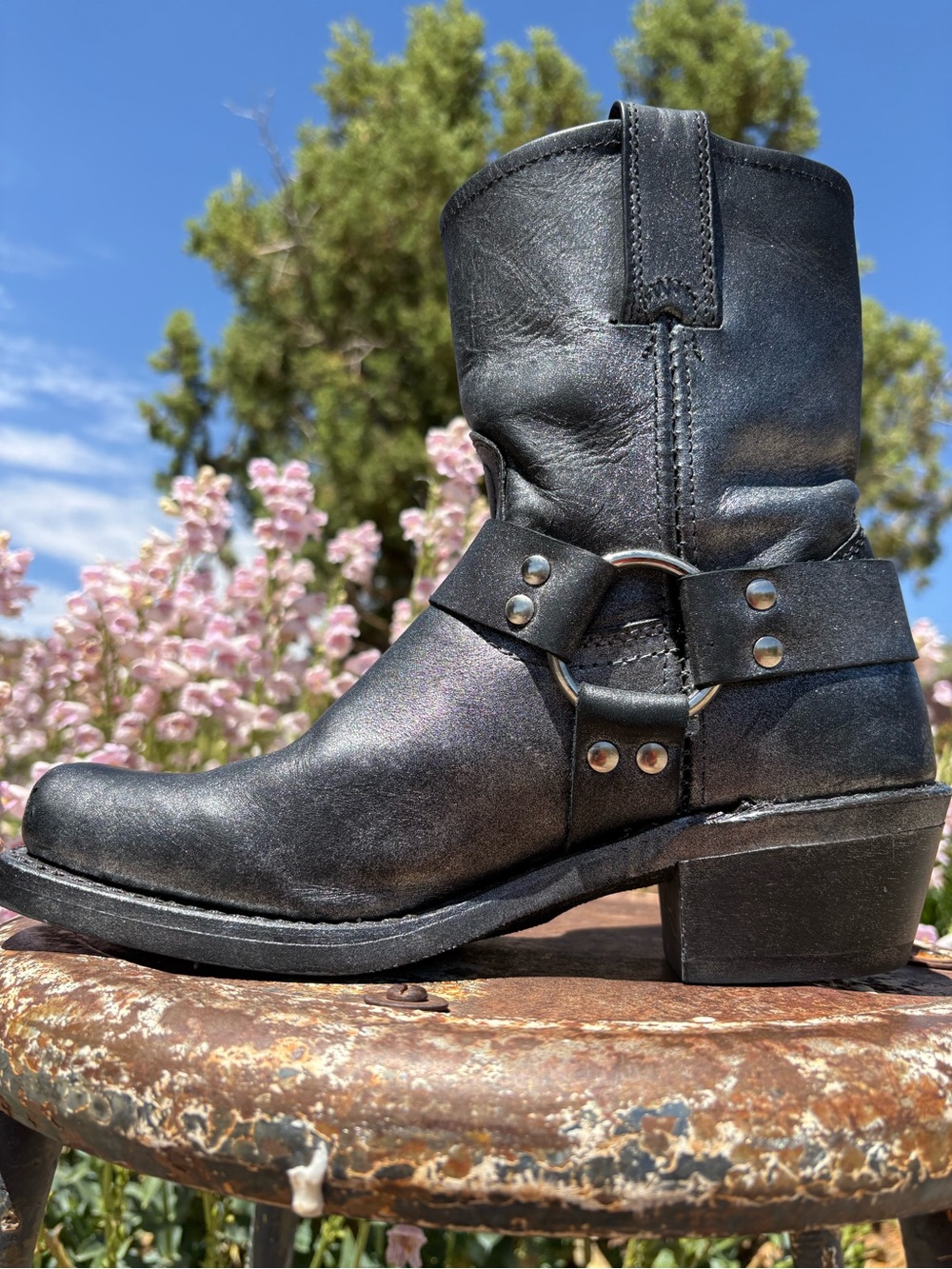 FRYE πΊπΈ Metallic Black 8R Harness Boots - Picture 3 of 16